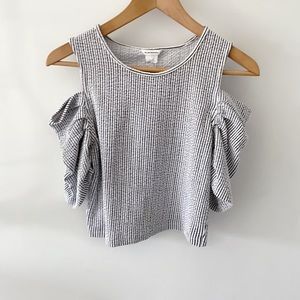 ✨Club Monaco crop top